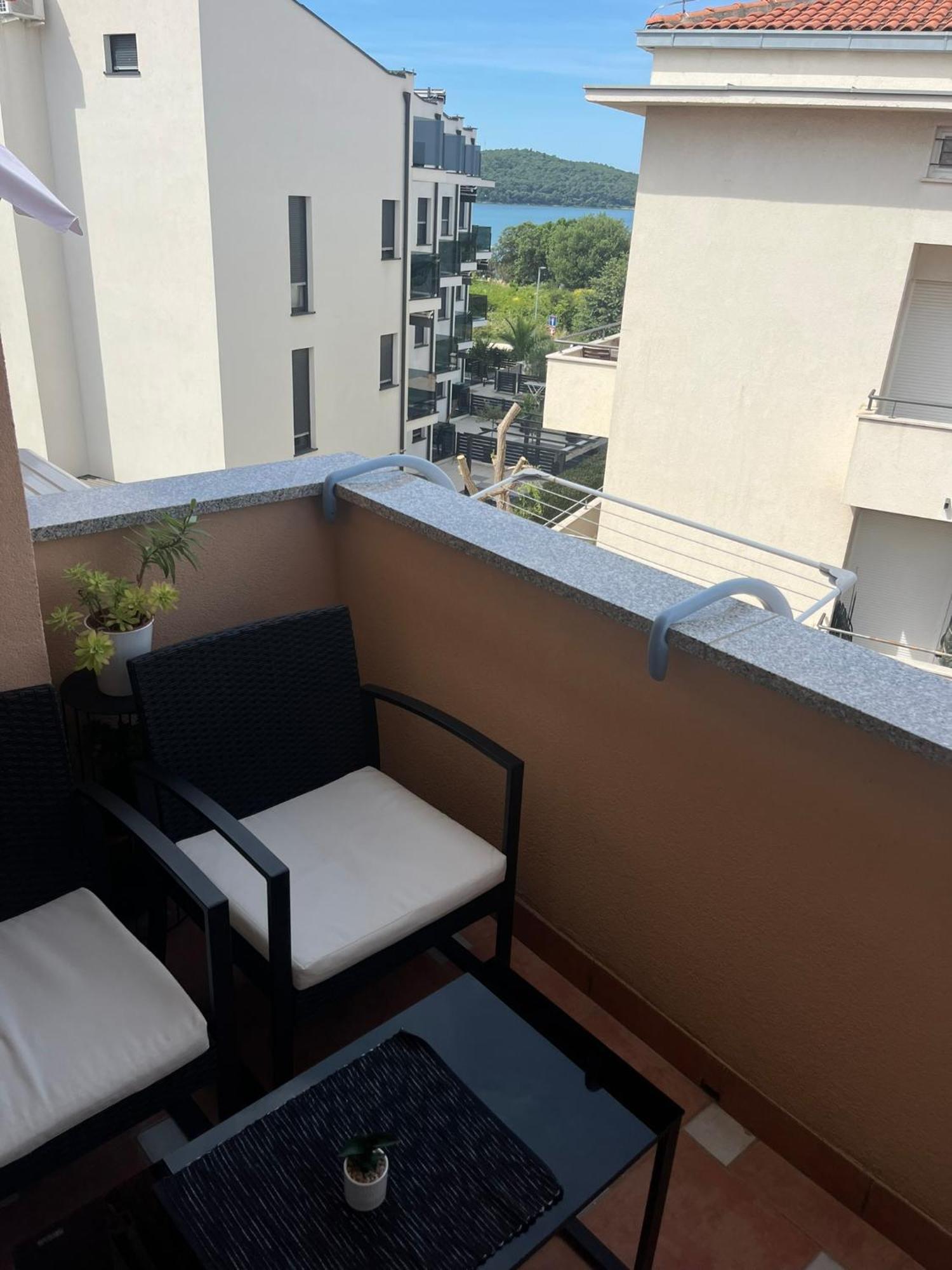 Apartment Loly Medulin Exterior photo